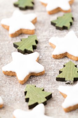 Küçük Noel dekorasyonu ile Noel tatlılar.