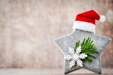 Noel dekorasyon Noel Baba şapkası ile yıldız. Vintages arka plan.