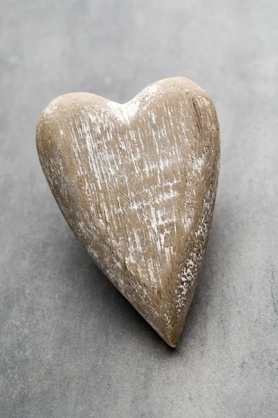 A forma di cuore di legno. Biglietti d'auguri. San Valentino saluto . — Foto Stock