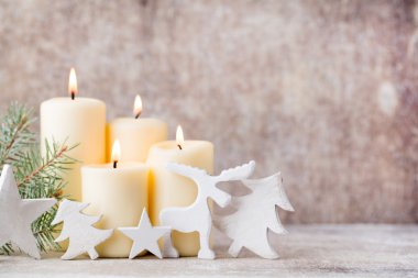 Noel mumları ve ışıklar. Noel arkaplanı.