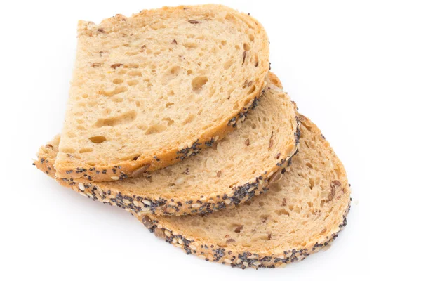 Vitt bröd skivat fullkornsbröd på ett träbord. — Stockfoto