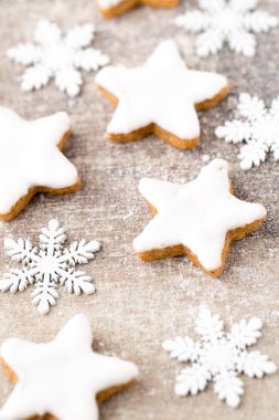 Küçük Noel dekorasyonu ile Noel tatlılar.