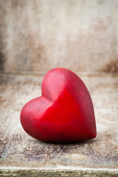 Wooden heart shaped. Greeting Cards. Valentine's Day greeting. — Stock Photo, Image