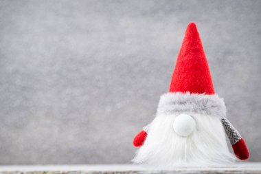 Noel gnome und Noel Baba şapkası. Noel desen. Arka plan üzerinde 