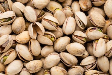 Kavrulmuş ve tuzlu fıstık kabuğu.