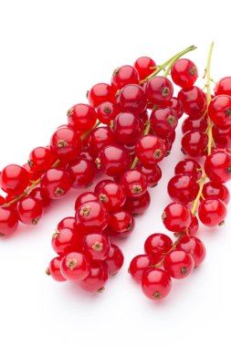 Frenk üzümü yakın çekim üzerinde beyaz izole.