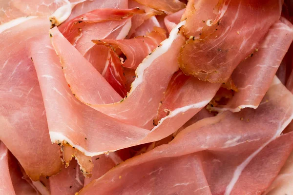 Prosciutto di Parma o Prosciutto di Parma. Luce della finestra. Focus morbido — Foto Stock