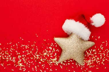 Şenlikli pastel arka plan. Noel yıldızları ve parıldayan parıltılar, pastel arka planda konfeti. Noel zamanı. Düğün için. Doğum günü. Sevgililer Günü. Düz yatıyordu.