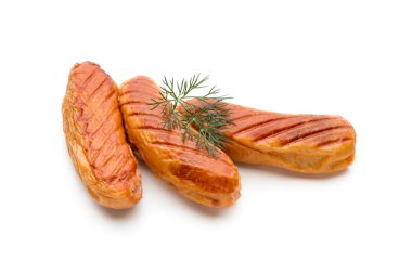 Beyaz arka planda yalıtılmış domuz sosisi ve baharat..