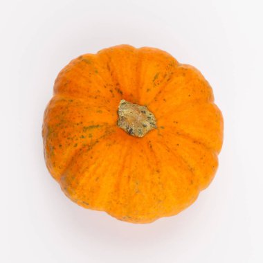 Creative Top view düz sonbahar kompozisyonu. Kabak kabaklarından yapılmış çerçeve renkli kağıt arkaplan kopyalama alanı. Şablon güz hasadı Şükran Günü Cadılar Bayramı davetiye kartları.