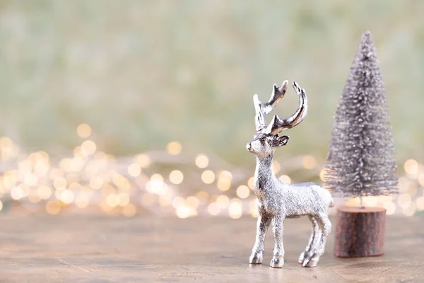 銀のクリスマスツリー ボケの背景 — ストック写真