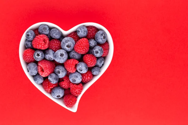Blueberry Raspberries Fruit Heart Shaped Dish Porcelain Bowl Pastel Background — Stock Photo, Image