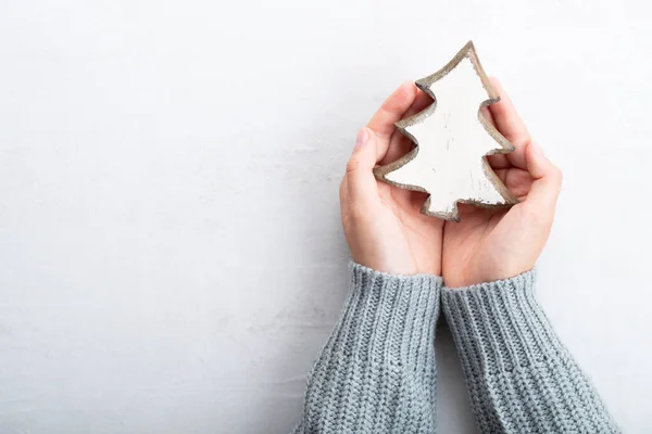 クリスマスの装飾とヴィンテージクリスマスの背景 クリスマスのグリーティングカード 灰色の背景にお祭りの装飾 新年のコンセプト コピースペース 平置きだ トップ表示 — ストック写真