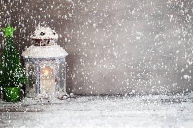 Mumlu fener, Noel dekoru. Tebrik Kartı.