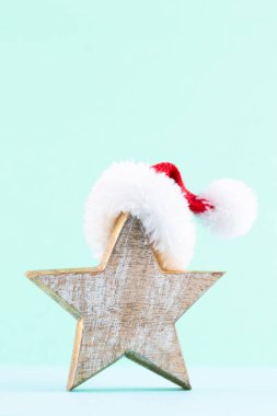 Noel yıldızı, pastel renkli arka planda dekor. Noel veya Yeni Yıl Minimum Konsept.