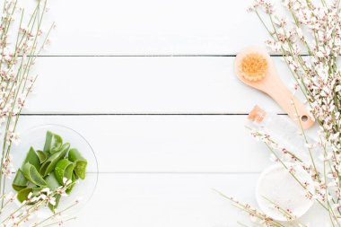 Spa aromaterapi kozmetik ürünler konsepti, metin için bir arkaplan, düzlük, yukarıdan görünüm.