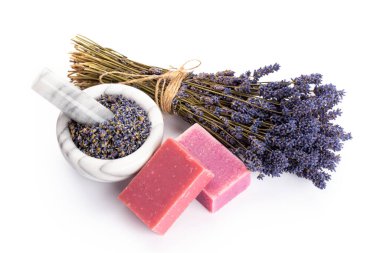 Lavanta ve turuncu doğal kozmetik ürünleri, beyaz arka planda ev yapımı spa için limon..