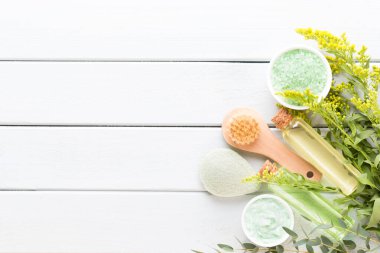 Spa aromaterapi kozmetik ürünler konsepti, metin için bir arkaplan, düzlük, yukarıdan görünüm.