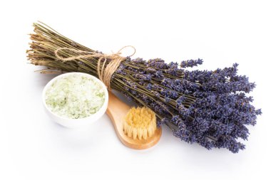 Lavanta ve turuncu doğal kozmetik ürünleri, beyaz arka planda ev yapımı spa için limon..