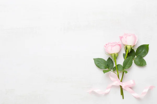 Весняна Вітальна Листівка Пастельний Колір Піднявся Сірому Фоні Квіткова Листівка — стокове фото