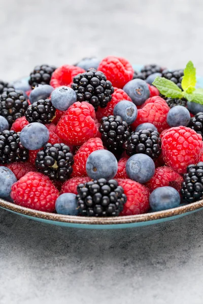 Fresh Berries Salad Plate Wooden Background Flat Lay Top View — Stock Photo, Image