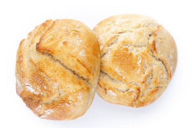 Beyaz arka planda çavdar ekmeği..