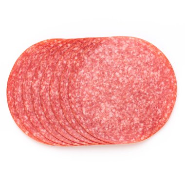 Beyaz arka planda salam dilimleri.