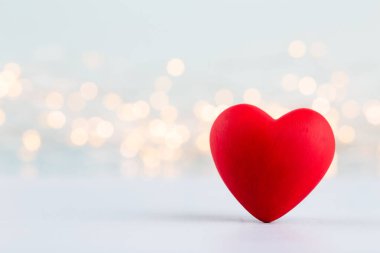 Kırmızı kalpli sevgililer günü arkaplanı. Büyük kartlar.