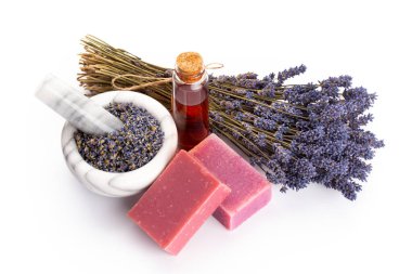 Lavanta ve turuncu doğal kozmetik ürünleri, beyaz arka planda ev yapımı spa için limon..