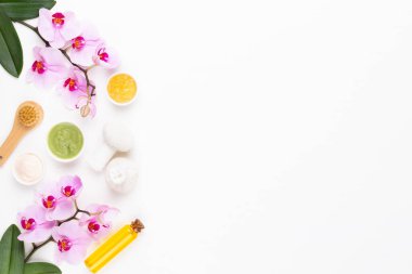 Spa aromaterapi kozmetik ürünler konsepti, orkide, bir metin için bir arkaplan, düz uzanma, yukarıdan görünüm.