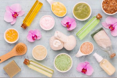 Spa aromaterapi kozmetik ürünler konsepti, metin için bir arkaplan, düzlük, yukarıdan görünüm.