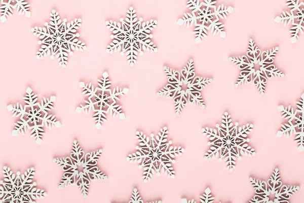 Fondo Navidad Decoraciones Nieve Blanca Sobre Fondo Rosa —  Fotos de Stock