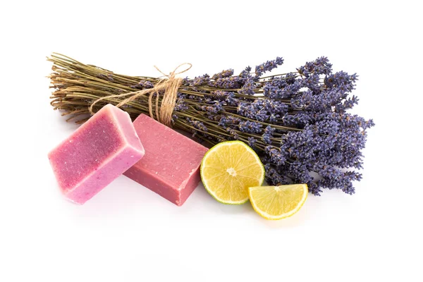 Lavanta ve turuncu doğal kozmetik ürünleri, beyaz arka planda ev yapımı spa için limon..
