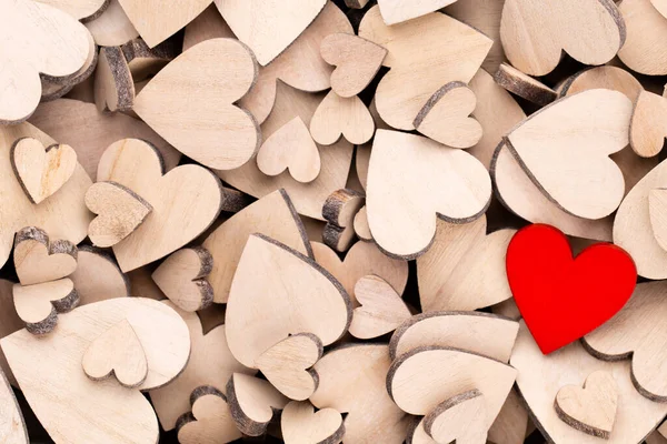 Cuori Legno Cuore Rosso Sullo Sfondo Del Cuore Legno — Foto Stock