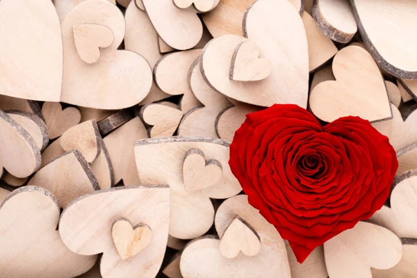 Cuori Legno Cuore Rosso Rosa Sullo Sfondo Del Cuore Legno — Foto Stock