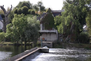 Loire nehrinde Barajı