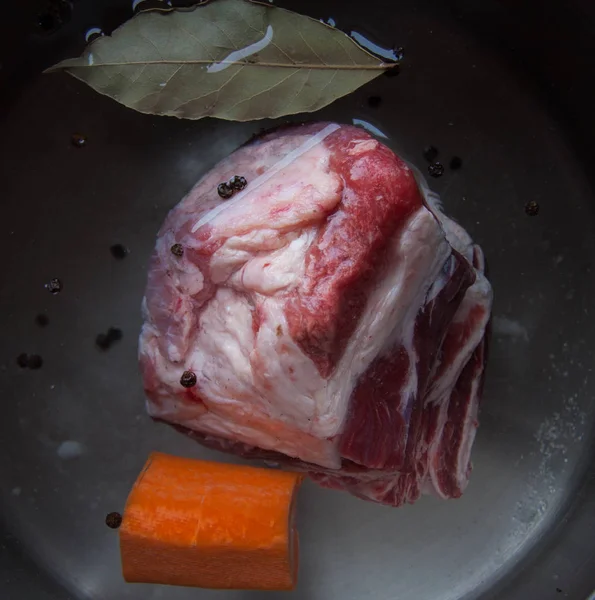 Preparação de caldo de carne caseira fina — Fotografia de Stock