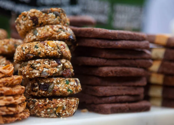 Amendoim quebradiço e biscoitos — Fotografia de Stock