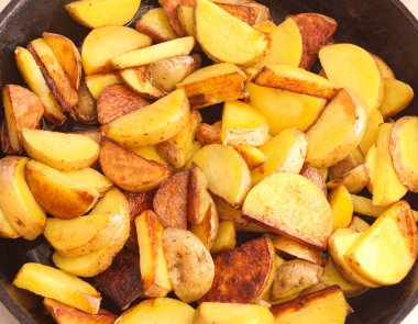 altın bir kabuk ile kavrulmuş patates