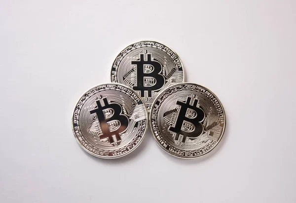 üç gümüş sikke bitcoin