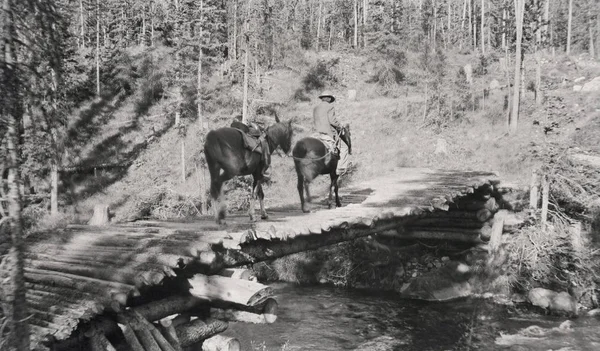 Reizen op de trail weer circa 1916 — Stockfoto