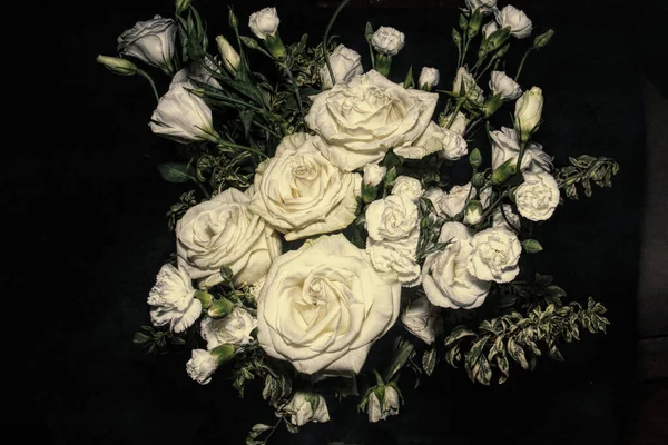 Дизайн створив фотографії білих троянд букет для валентинки — стокове фото