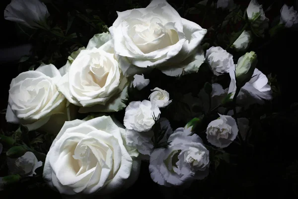 Дизайн створив фотографії білих троянд букет для валентинки — стокове фото