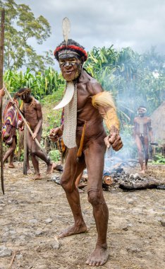 Yali mabel, dani kabile şefi