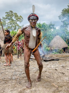 Yali mabel, dani kabile şefi