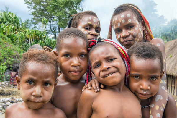 дети племени Дугум Дани
