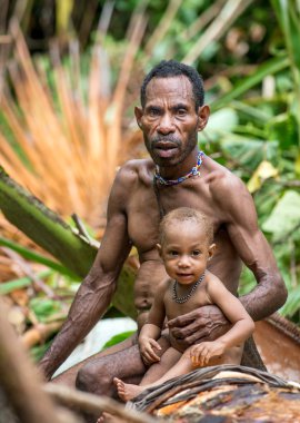Papua adamla küçük çocuk 