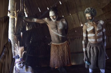 Asmat kabilesi erkeklerden