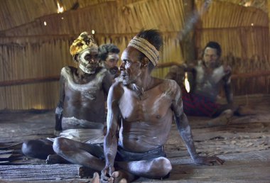 Asmat kabilesi erkeklerden