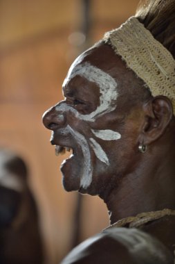 Asmat kabilesi adamdan